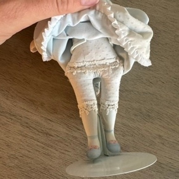 Avon Porcelain Doll White Dress Blue Bow Bonnet Collectible Display Decor - Picture 8 of 9